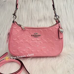 NWT Coach CDA98 Teri Shoulder Bag In Signature Leather With Heart Charm Pink